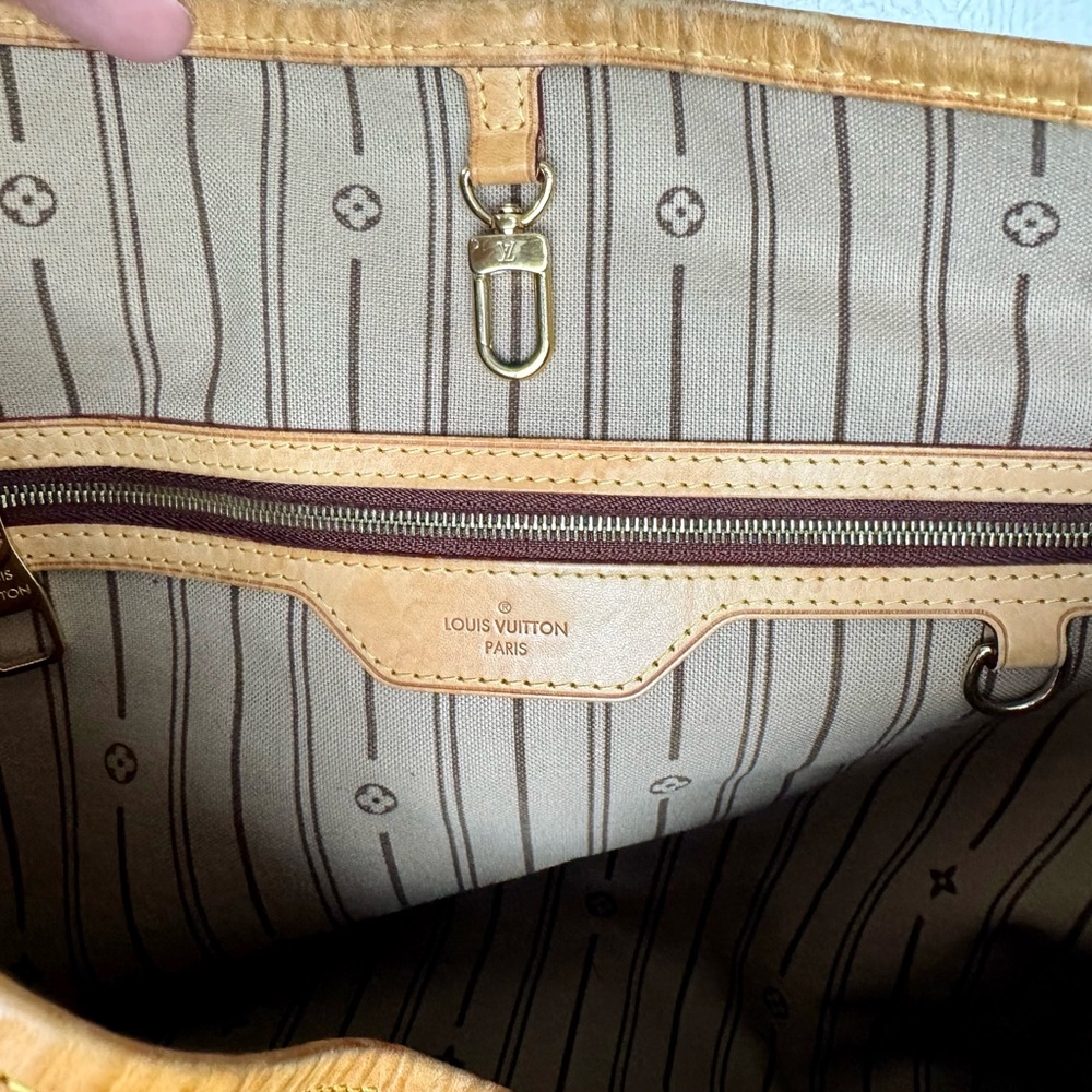 Louis Vuitton Delightful MM Monogram Shoulder Bag - Picture 11 of 14